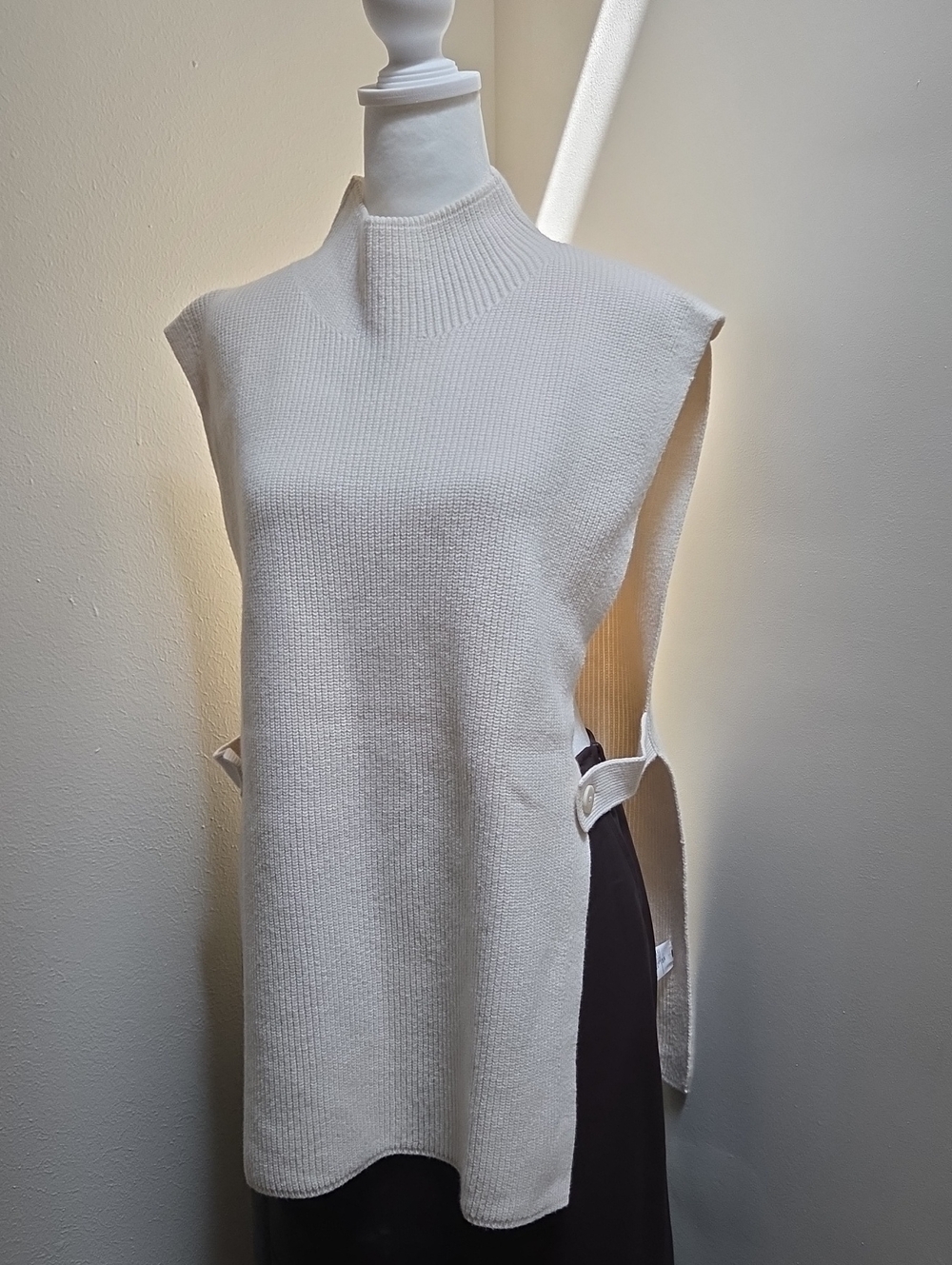 Banana Republic Factory Cream Sleeveless Mock Neck Knit Tunic